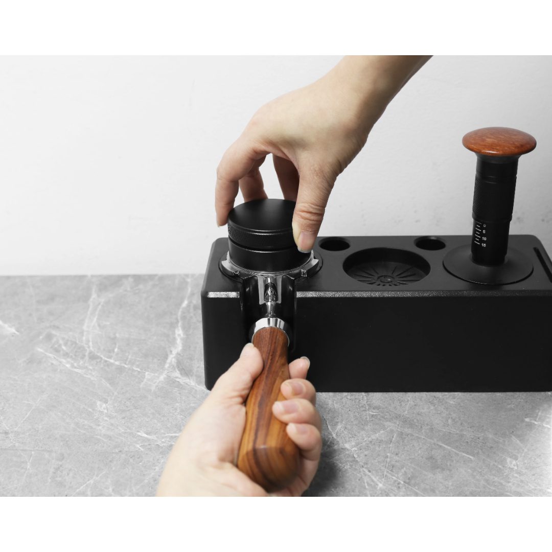 LePRESSO Espresso Portafilter with Wooden Handle 3
